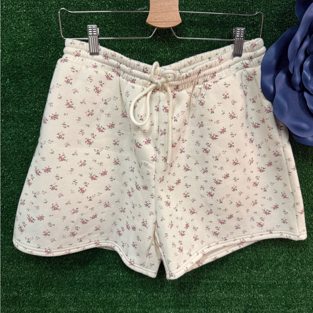 Pretty Garbage floral shorts size large NET Brand new